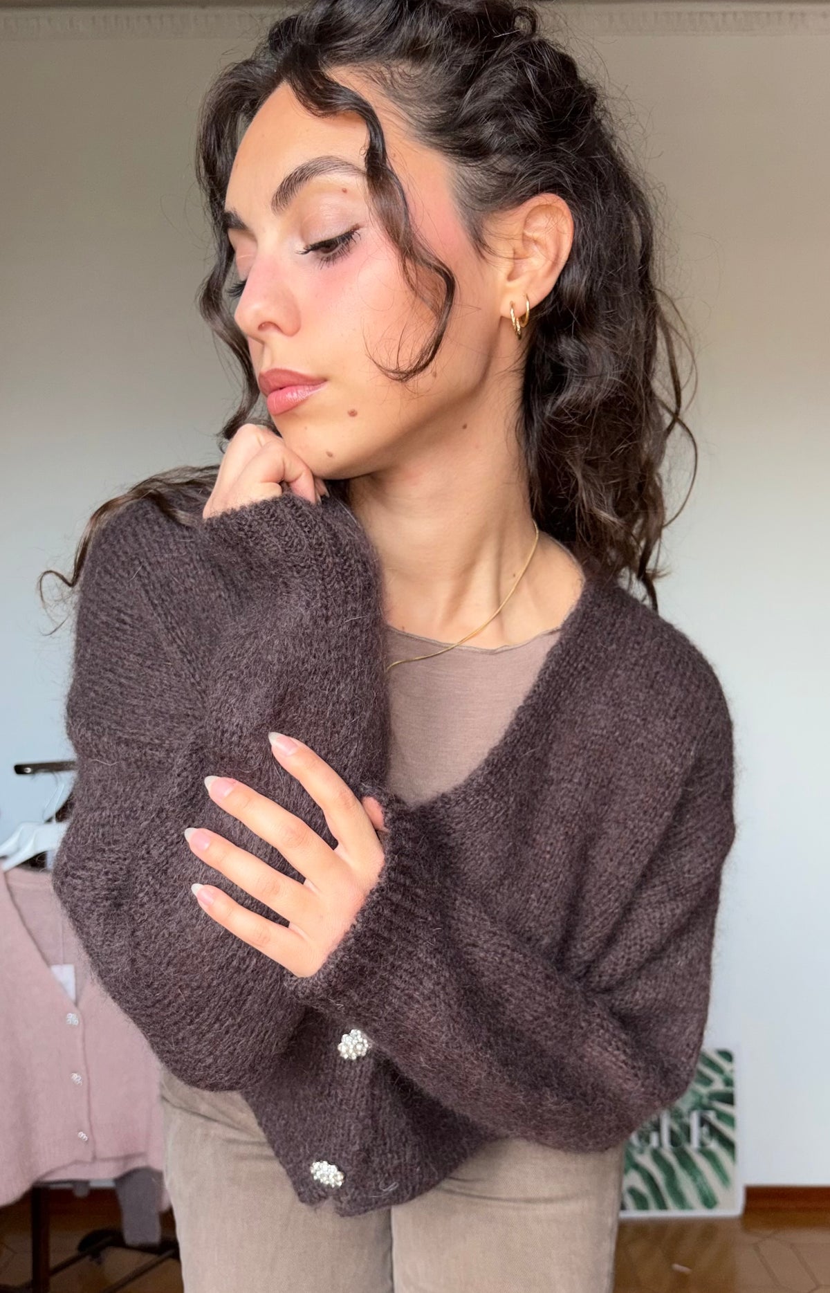 Cardigan con tre bottoni gioiello