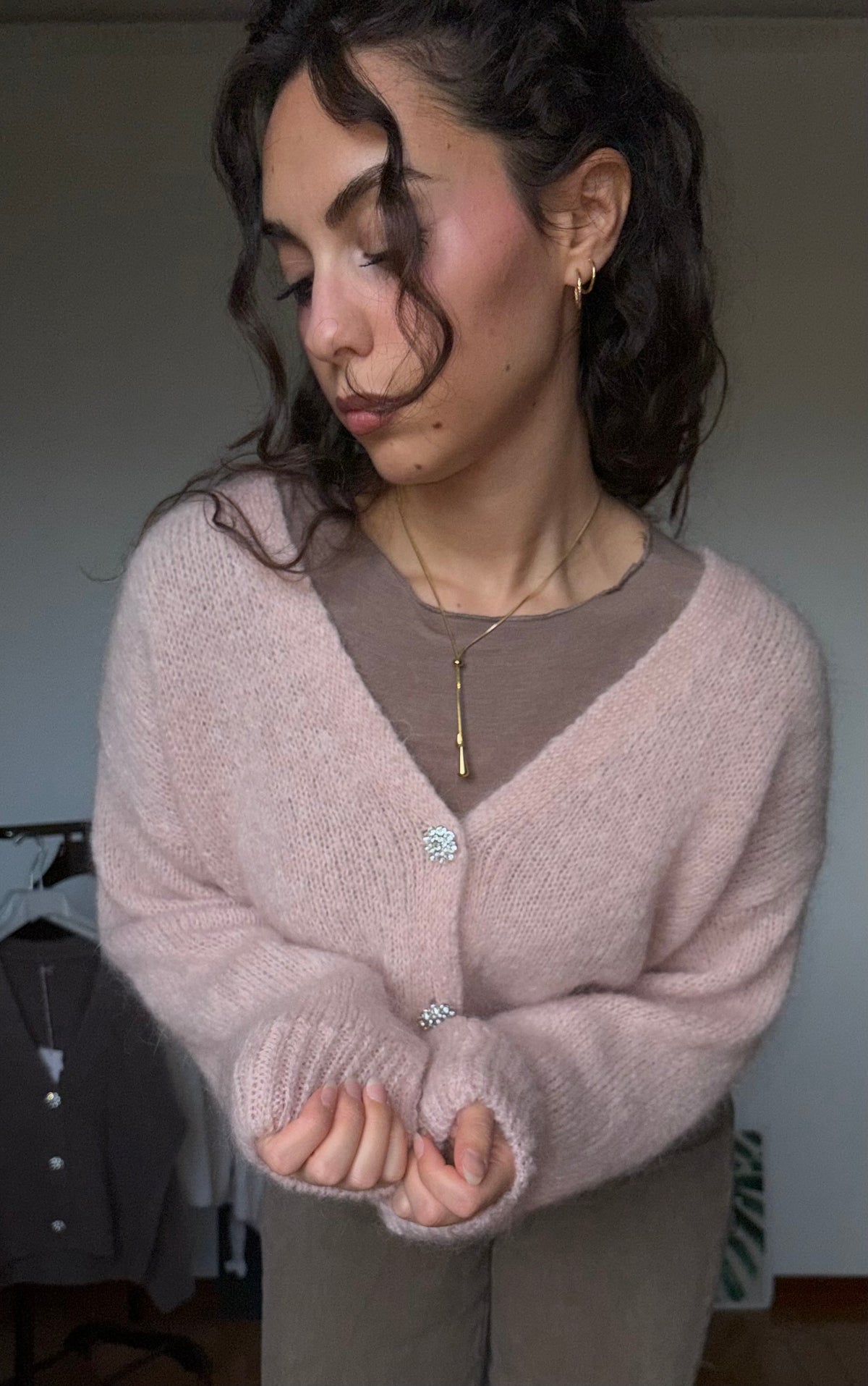 Cardigan con tre bottoni gioiello