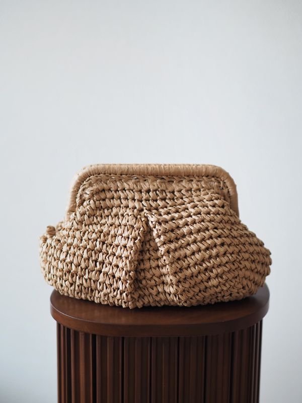 Borsa clutch in rafia