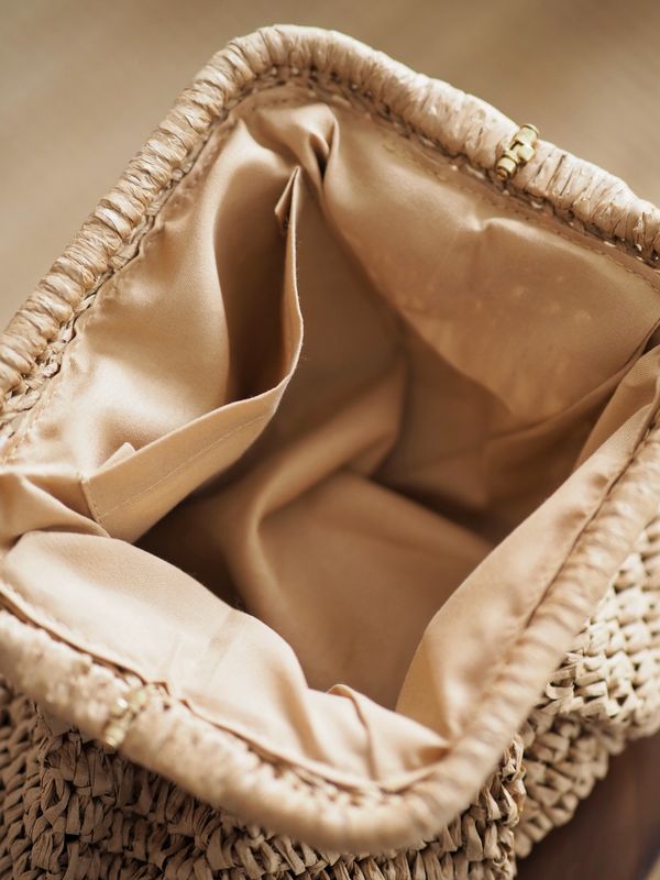 Borsa clutch in rafia
