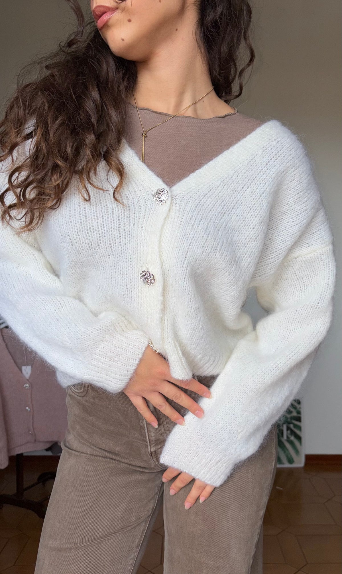 Cardigan con tre bottoni gioiello