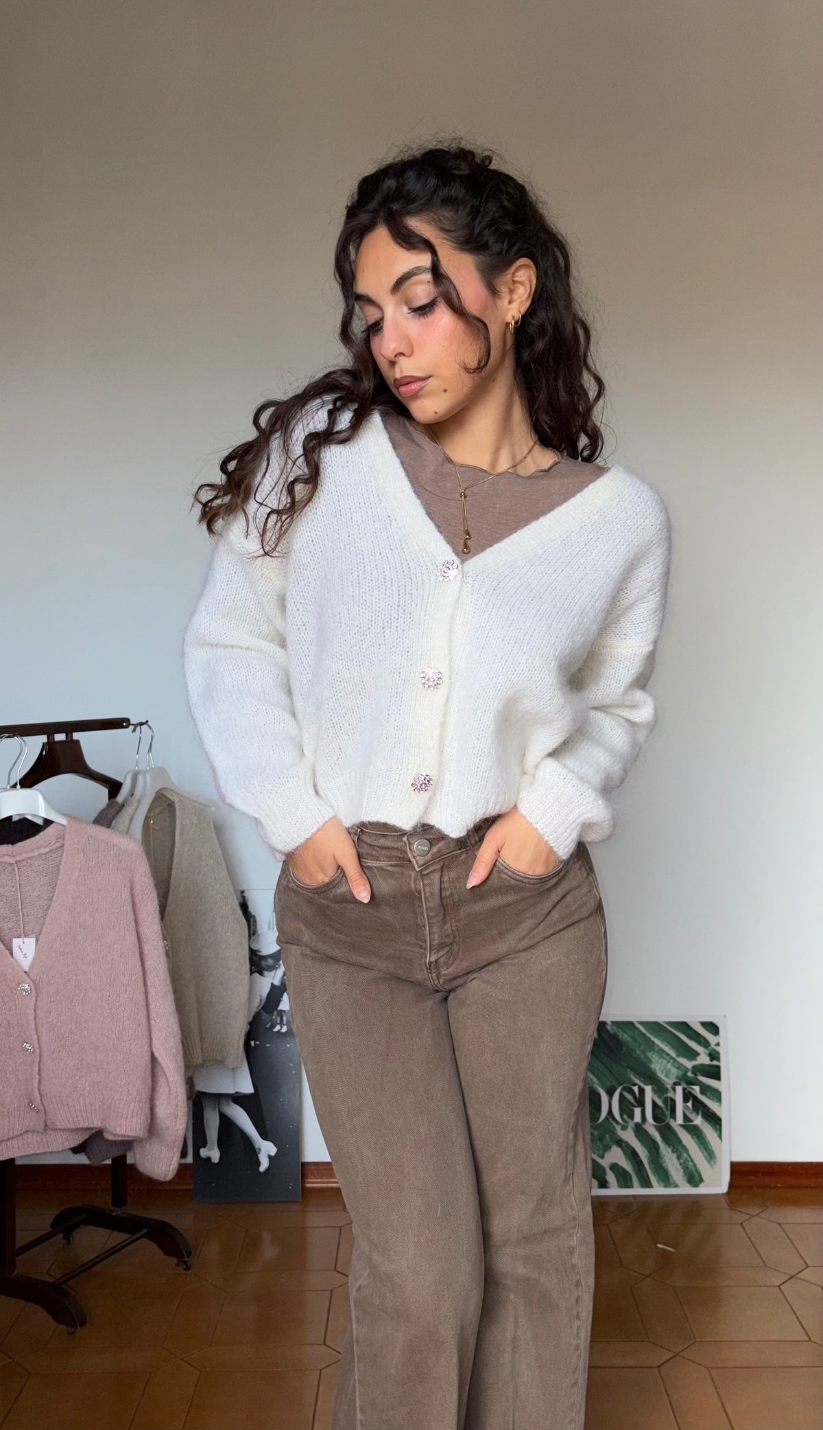 Cardigan con tre bottoni gioiello