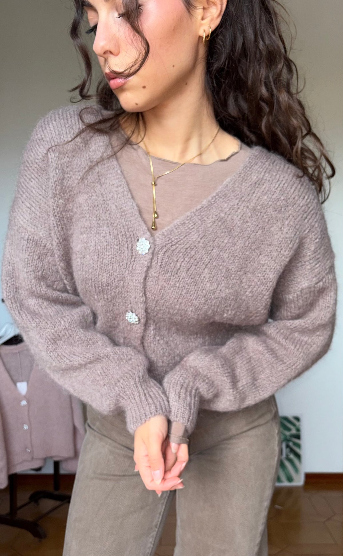 Cardigan con tre bottoni gioiello