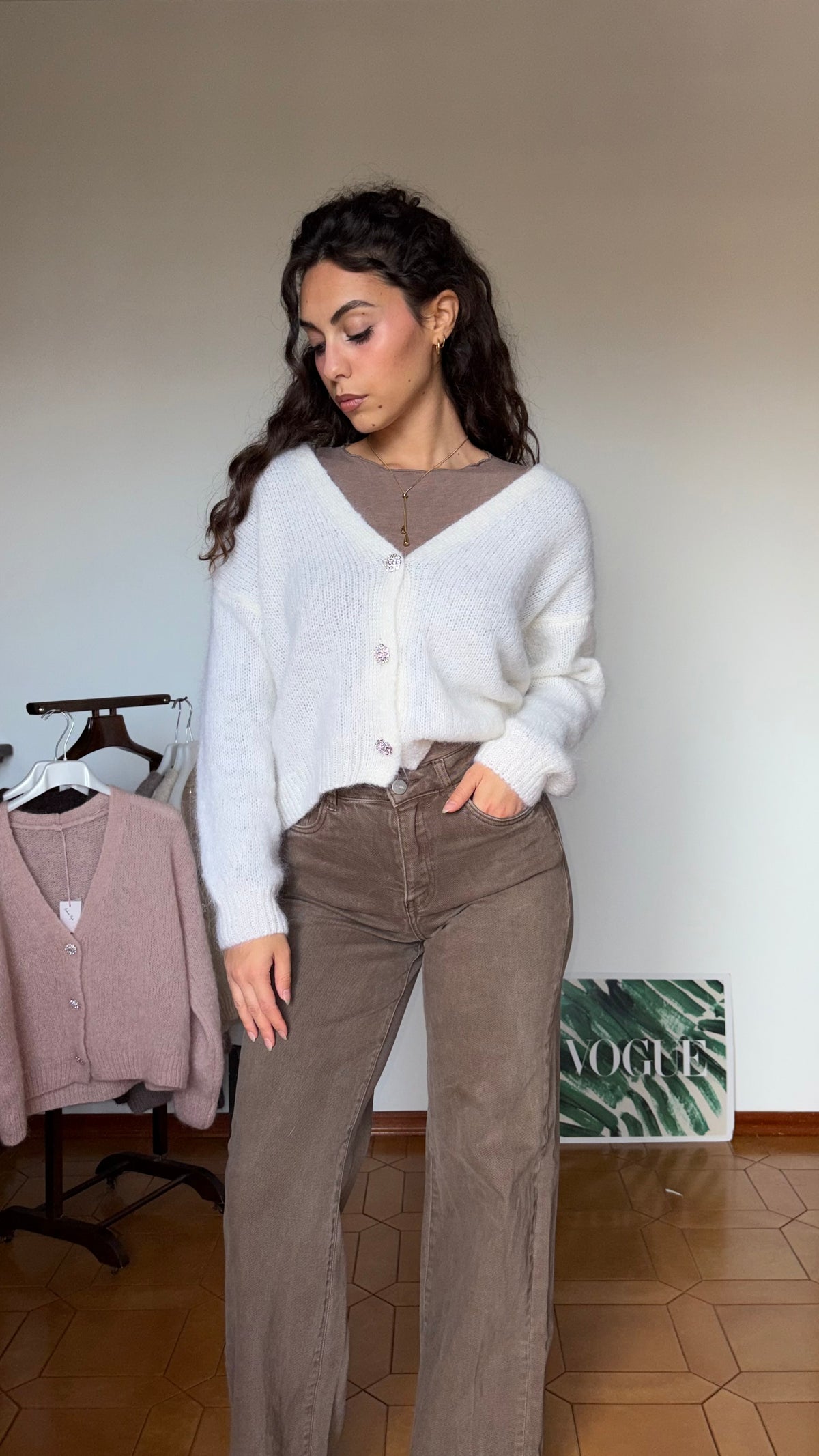 Cardigan con tre bottoni gioiello