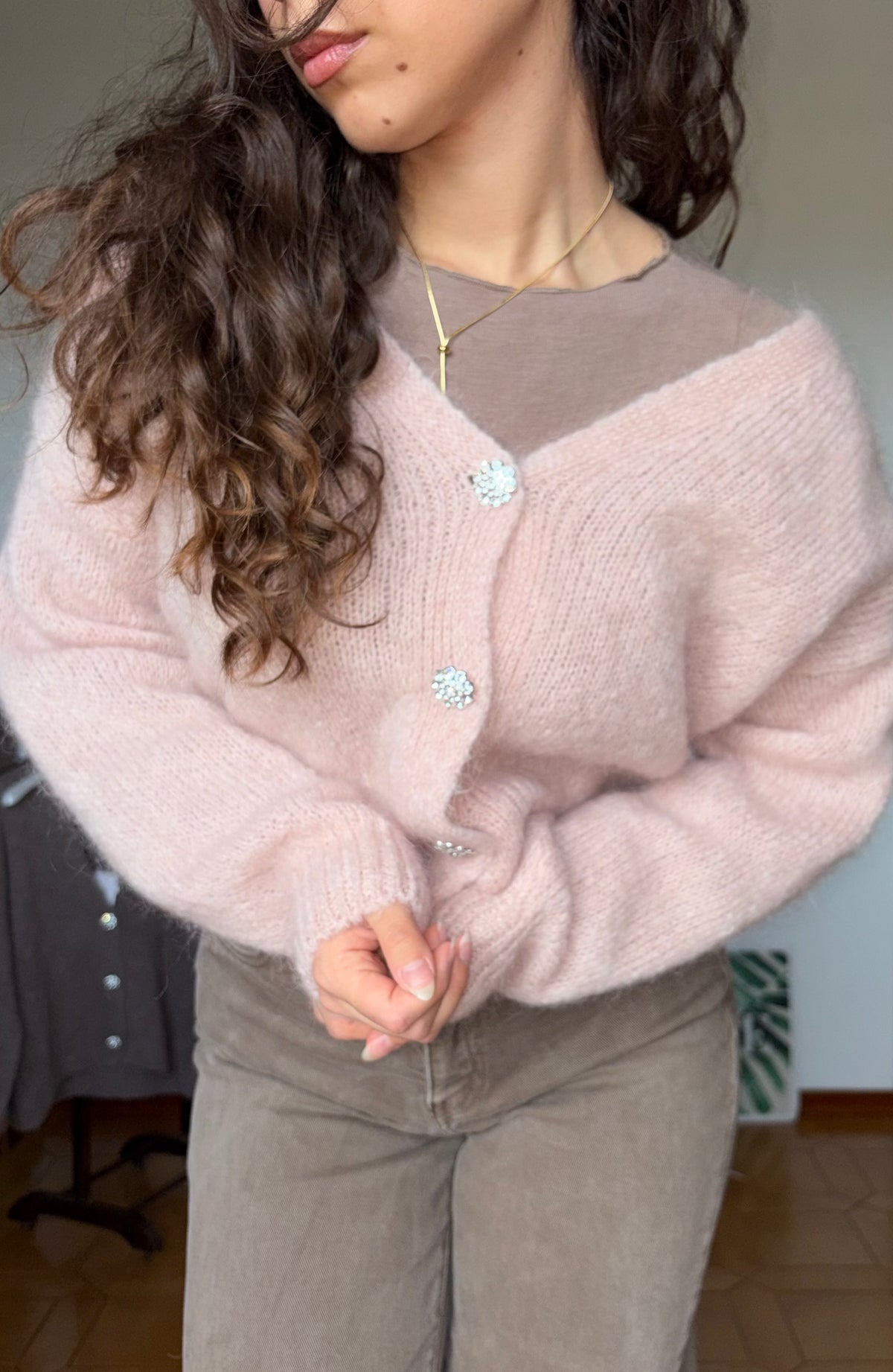 Cardigan con tre bottoni gioiello