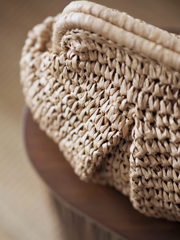 Borsa clutch in rafia