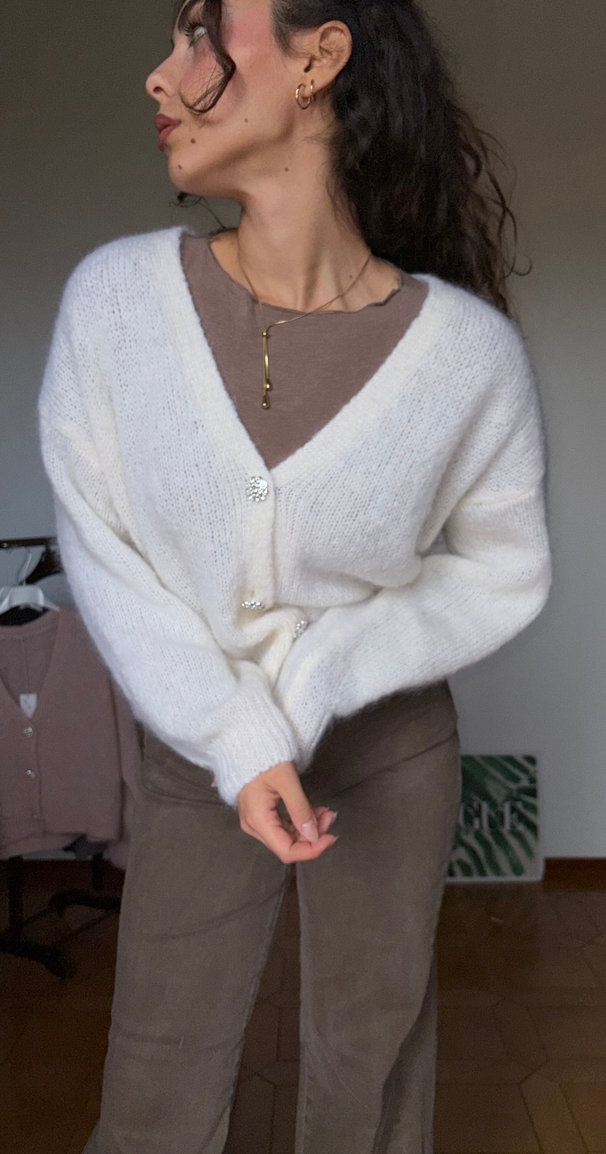 Cardigan con tre bottoni gioiello