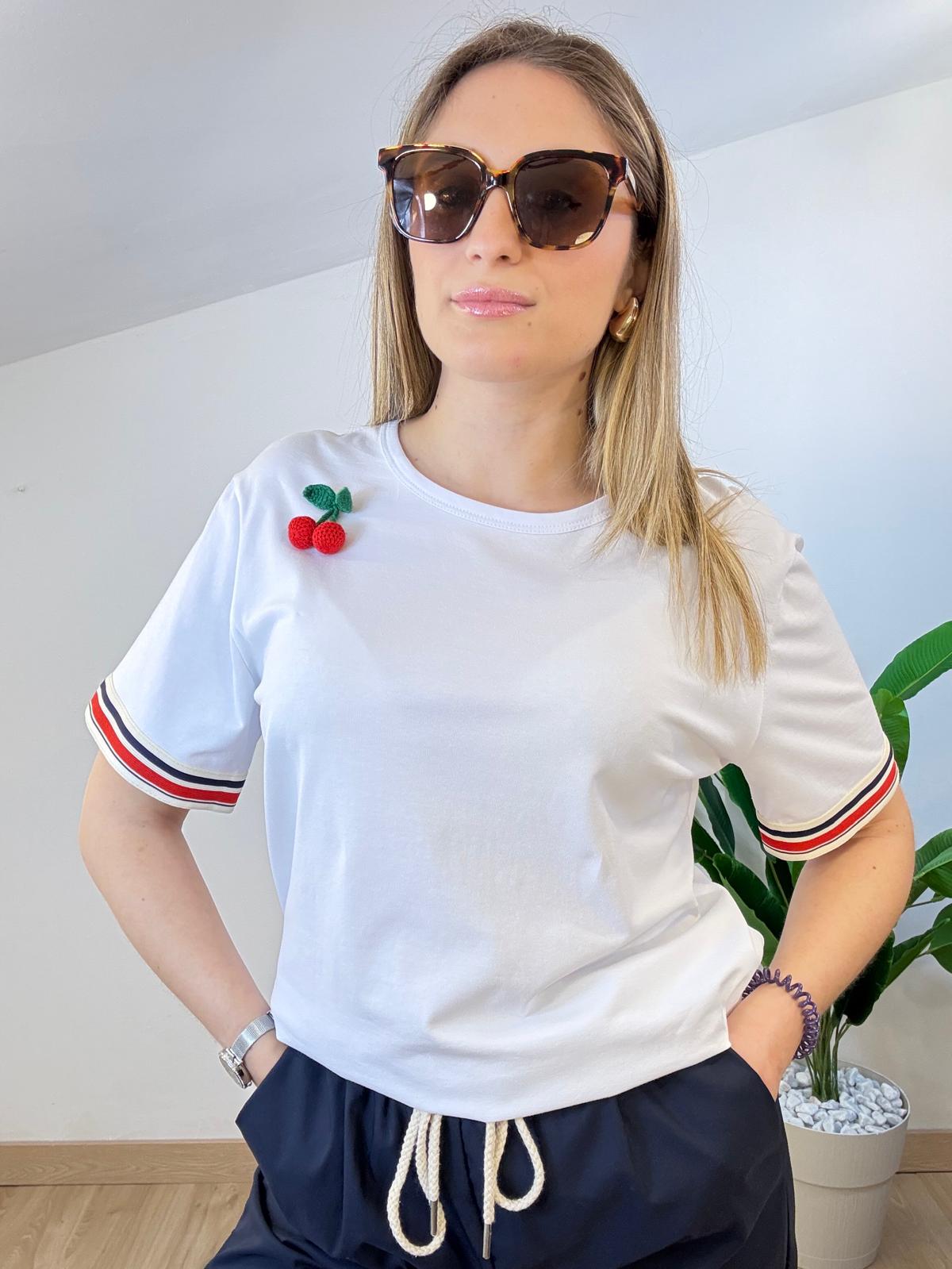 T-shirt cherry