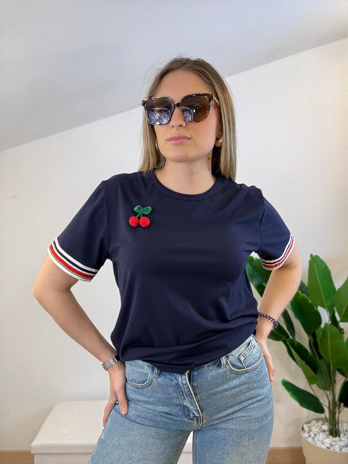 T-shirt cherry