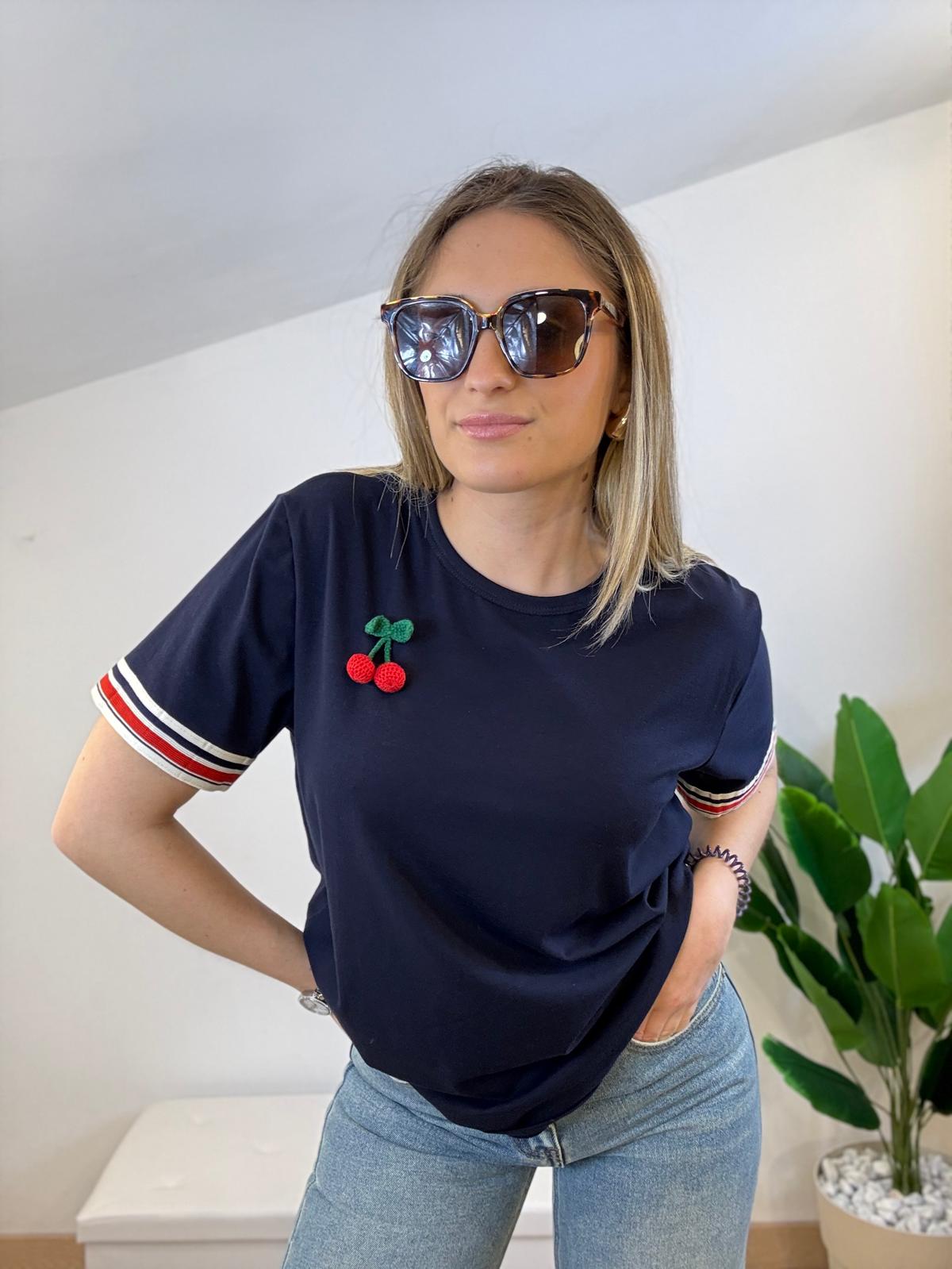 T-shirt cherry