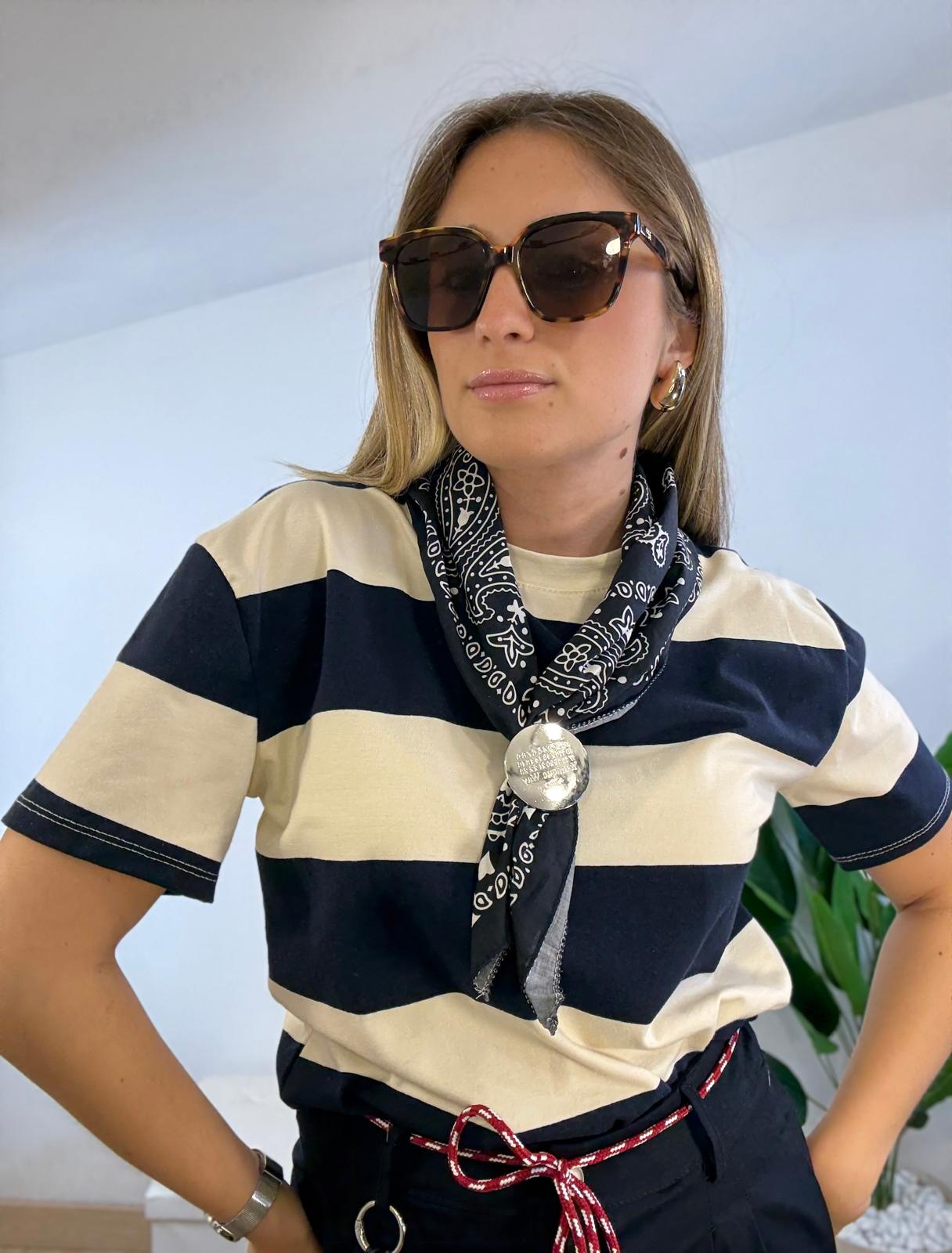 T-shirt a righe blu
